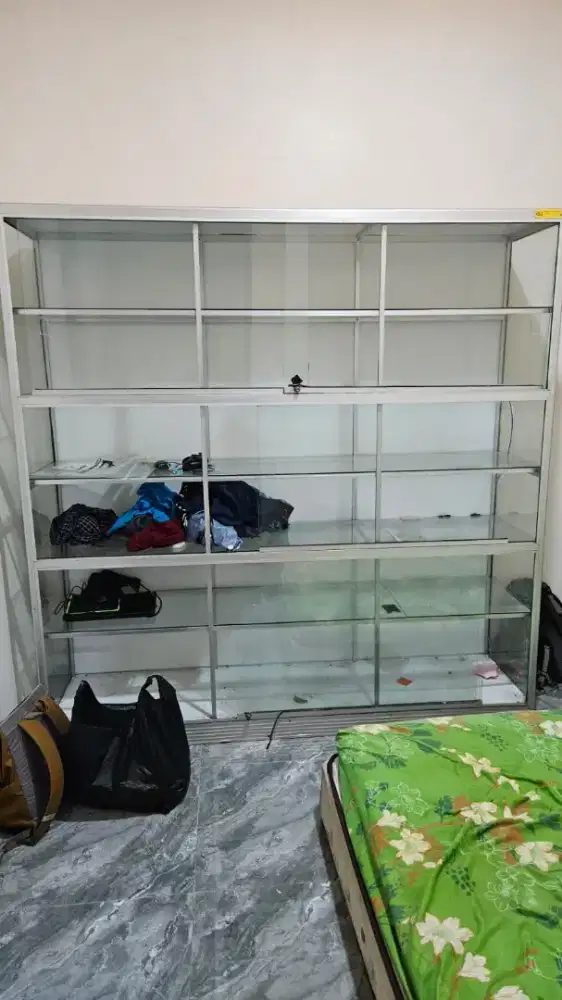 Etalase ukuran 200cm x 200cm x 50cm