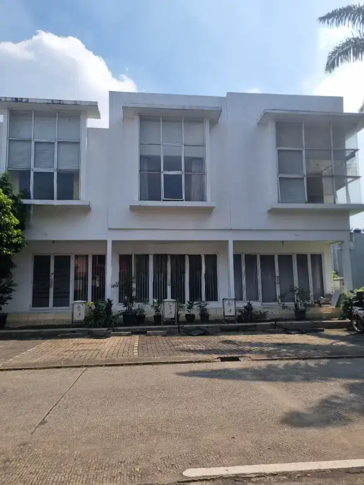 Jual cepat ruko gandeng 3 ex kantor. CitraGran Cibubur.