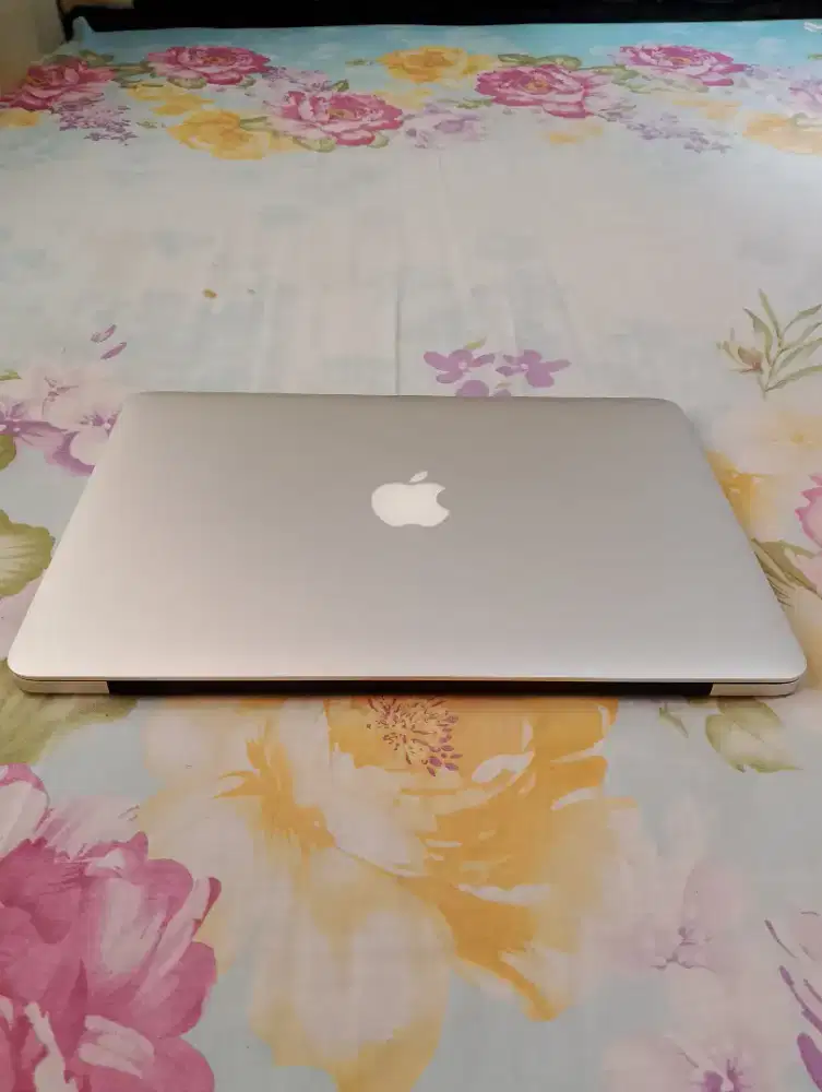 Macbook pro 2015 RAM 16gb pemakaian pribadi bukan toko atau agen