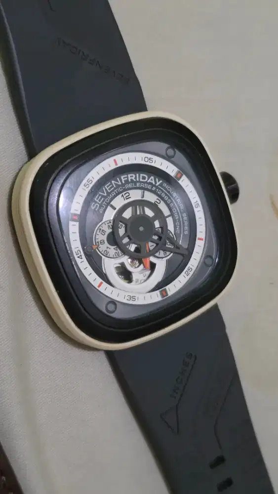Jam tangan seven friday