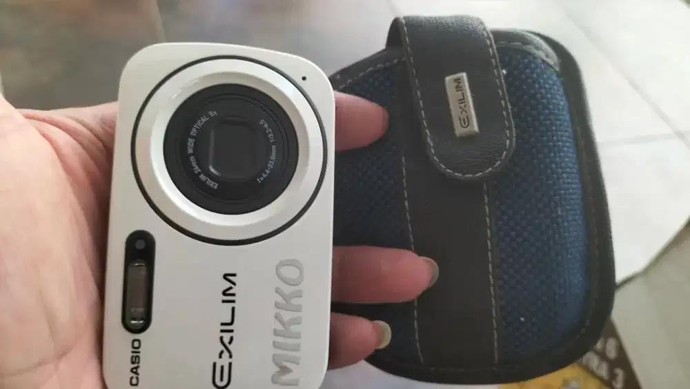 Camera CASIO EXILIM istimewa sperti BARU