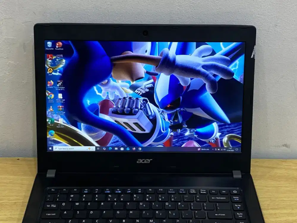 Laptop Acer Aspire E5-475G Prosesor Intel Core i3-6006U/Ram 4GB