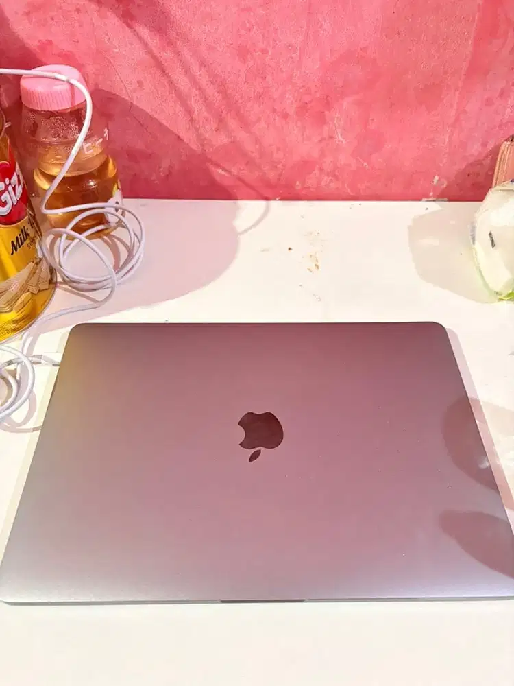 MACBOOK PRO TOUCHBAR 2019 8/256GB i5