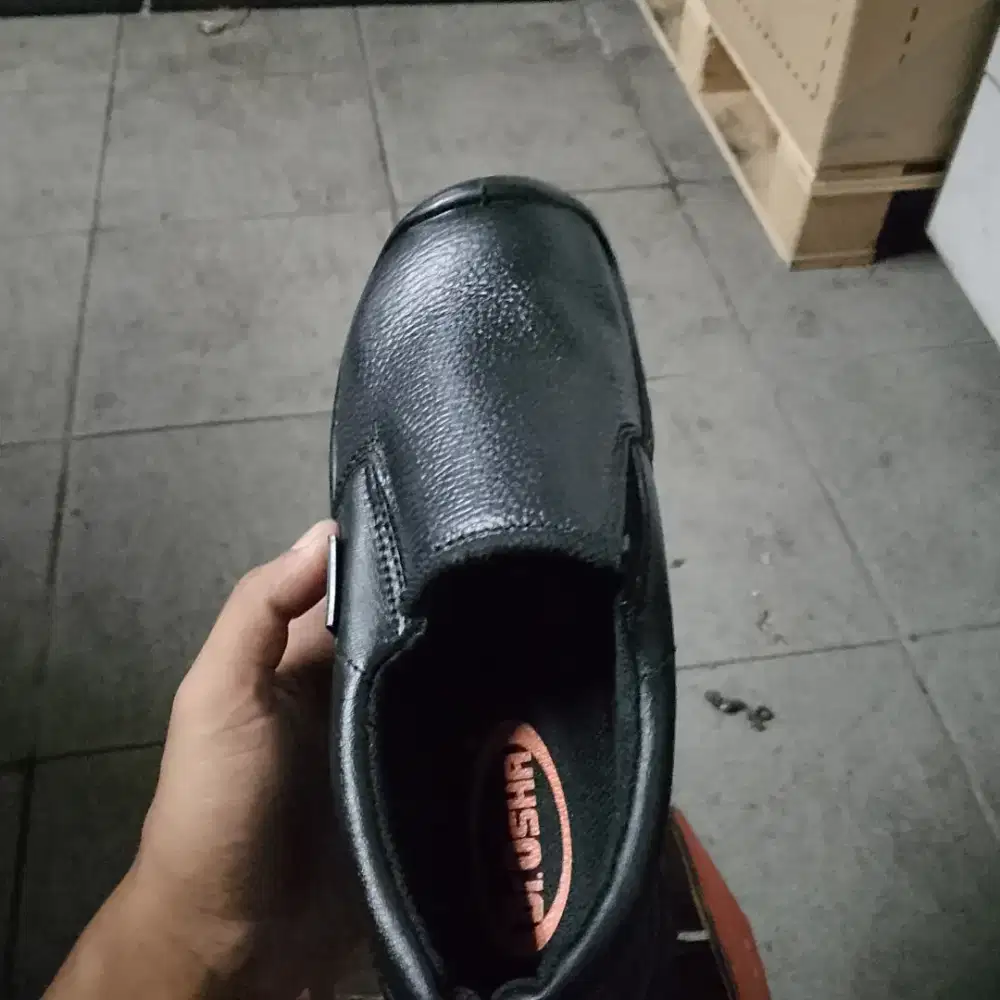 Sepatu safety merek dr osha msh baru blm pernah pake ukuran 38