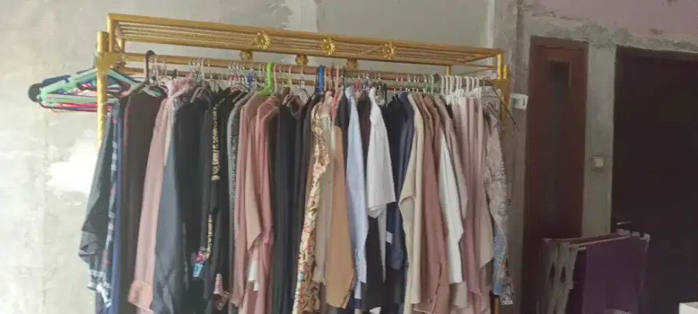 Dijual Gantungan baju bekas butik