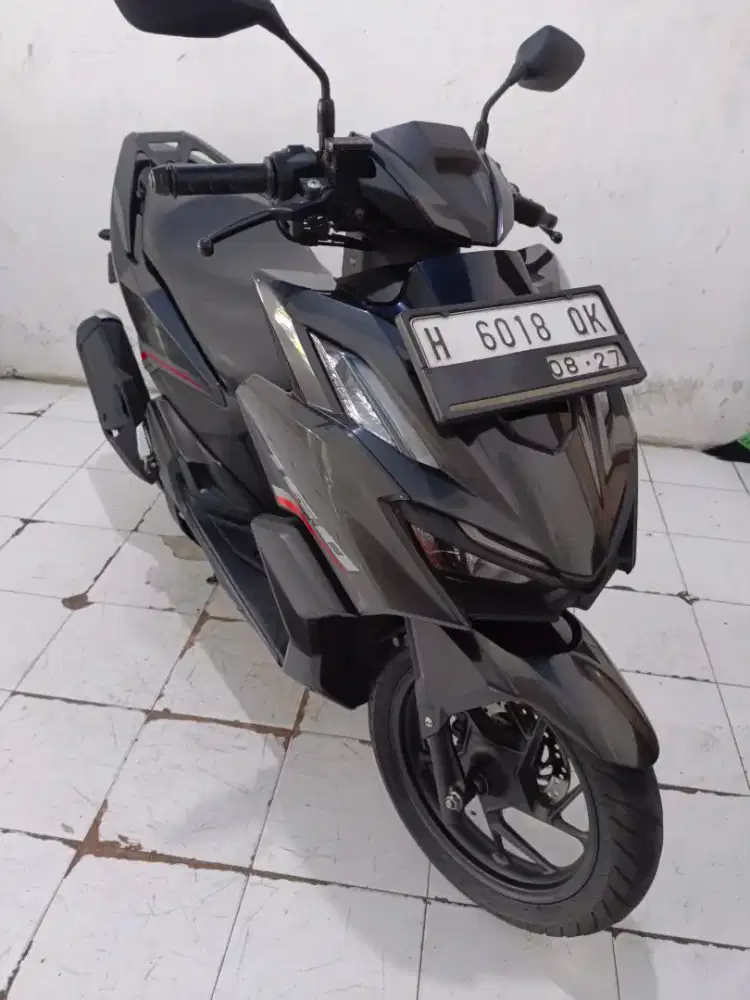 vario 160  thn 2022 hitam glosi