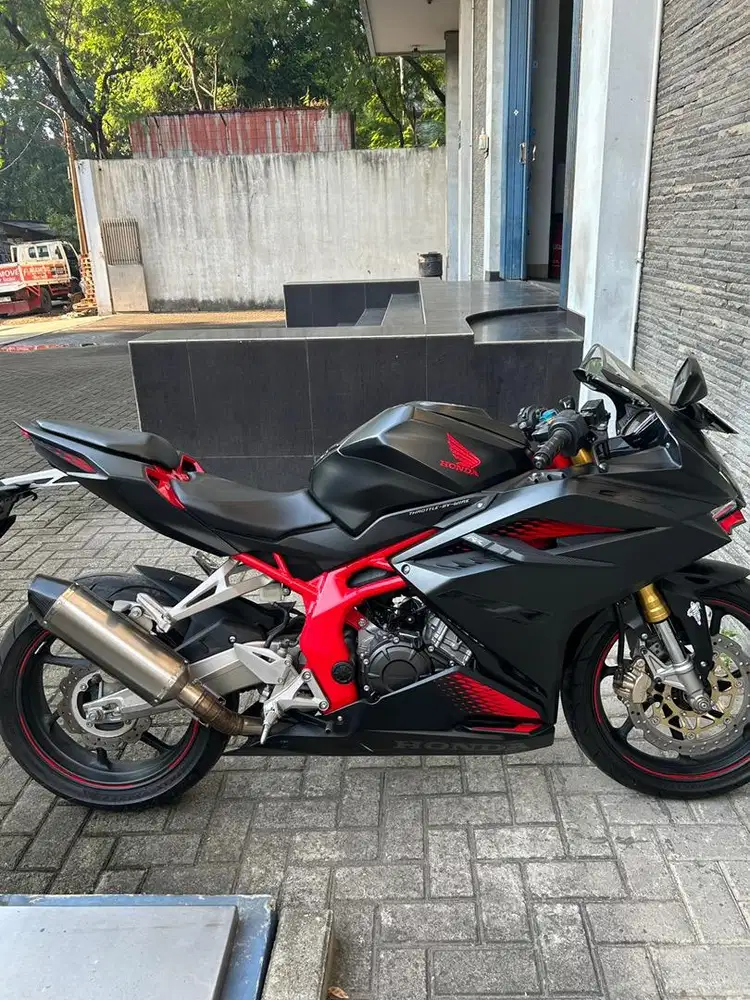 Jual Honda CBR 250RR km 2600 akhir 2020 black doff / red chassis super