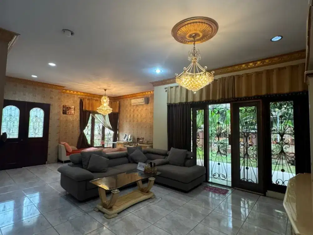 Rumah Besar Hook Duren Sawit Jakarta Timur
