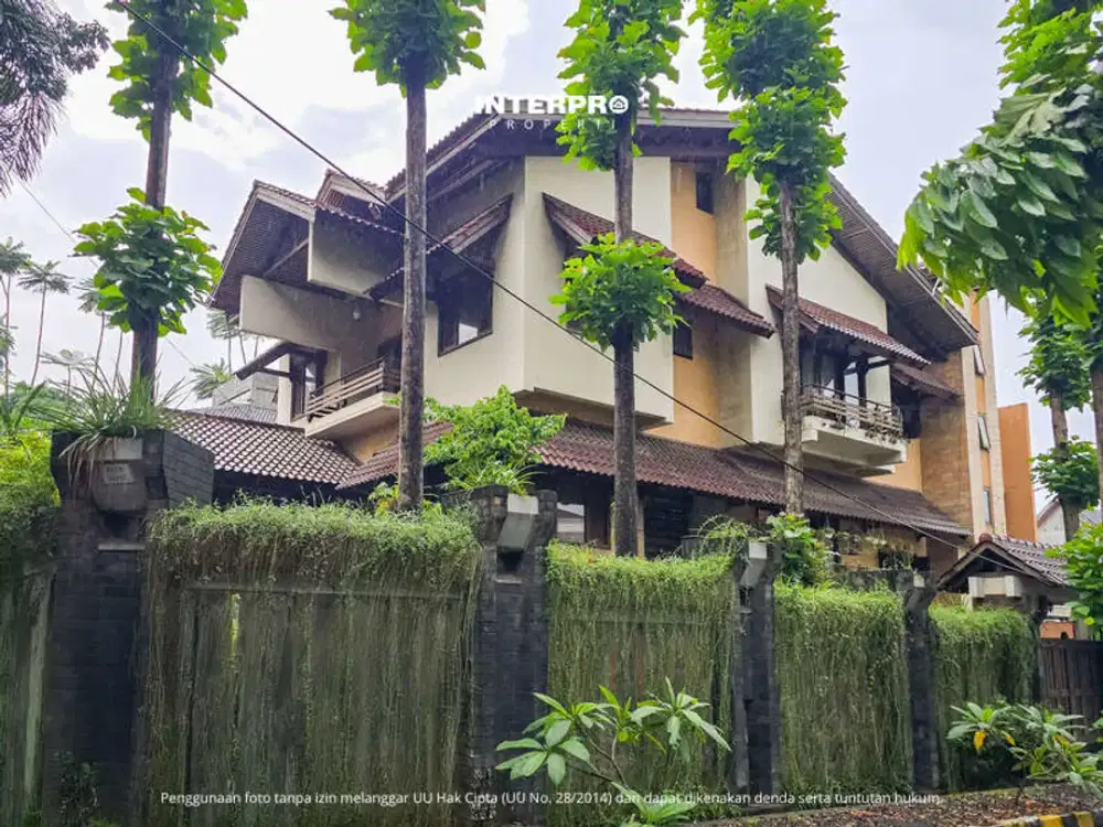 Rumah 3 Lantai Serasa Villa Kavling DKI Meruya Bangunan Kokoh Full Jati - 630m2