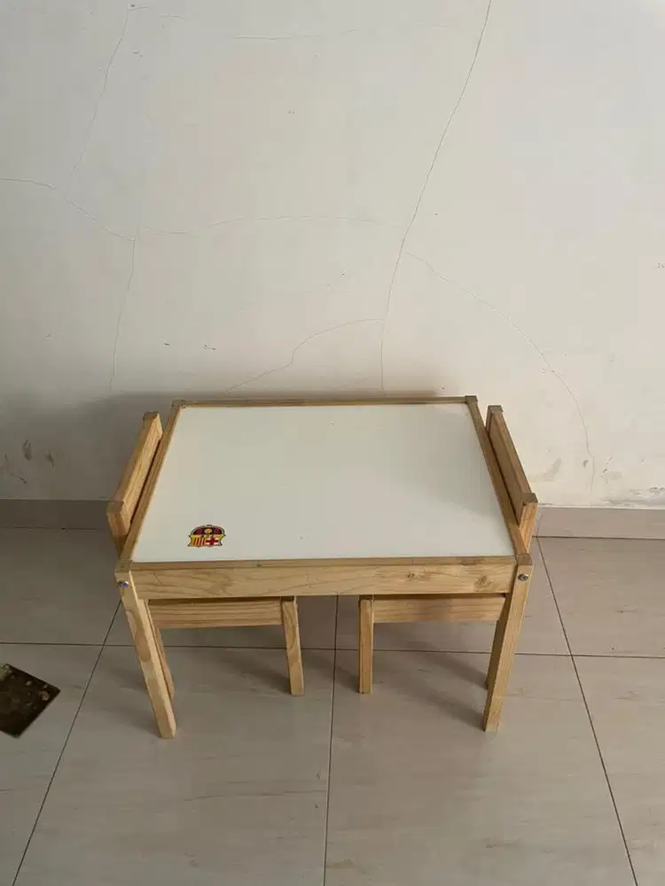 1 set meja kursi belajar anak IKEA