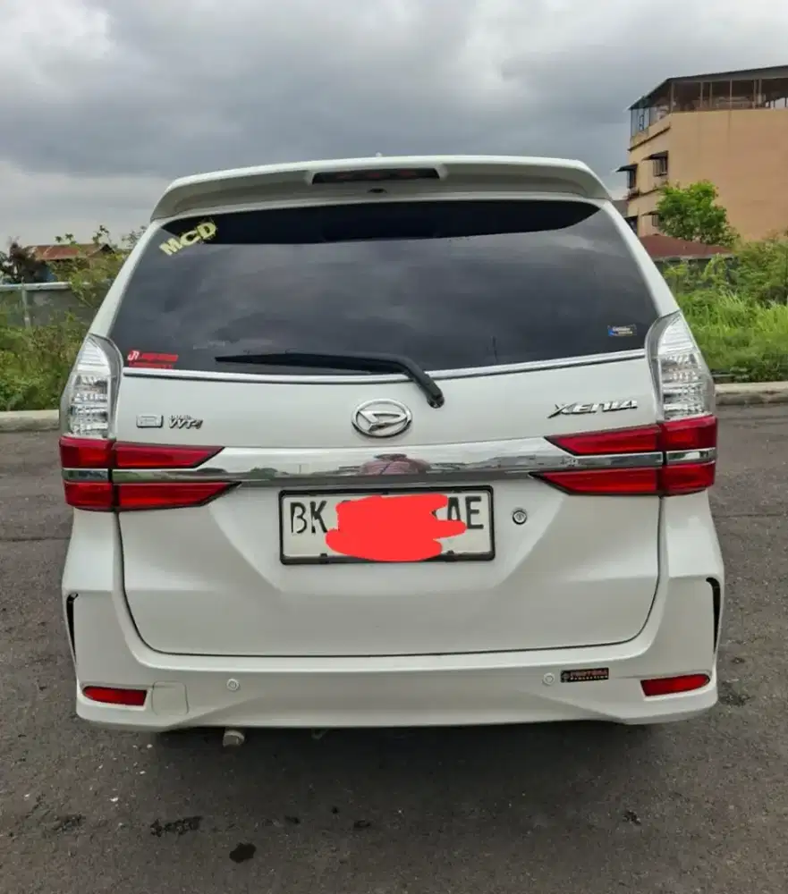 Xenia 1.3 mt 2019 putih