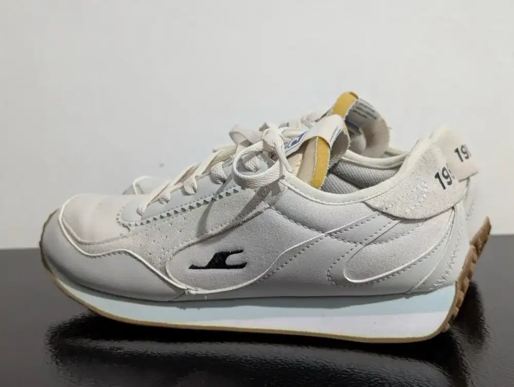 Preloved Sepatu Specs 106 Antartica White Ice Flow size 39