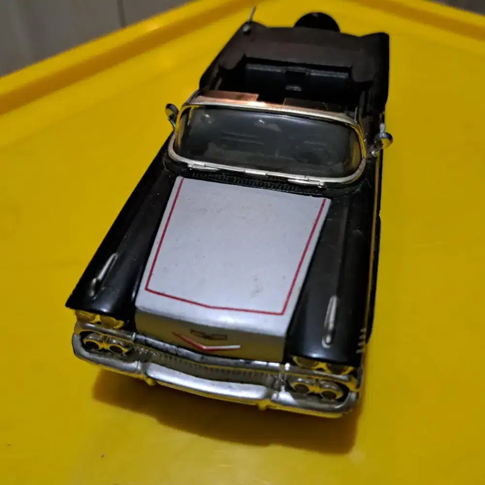 Chevrolet Impala 1958 Convertible Diecast Model Car 1:18