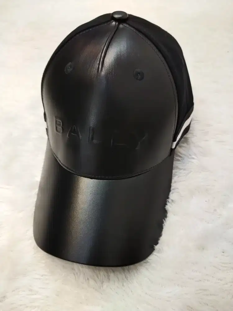 Luxury BALLY caps sangat keren dan mewah banget