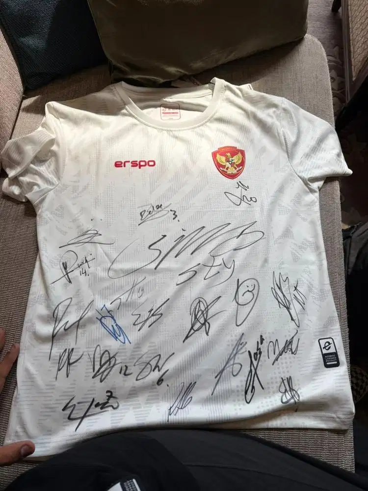 Jersey tanda tangan Full team timnas senior dan jersey sign Kevin Diks