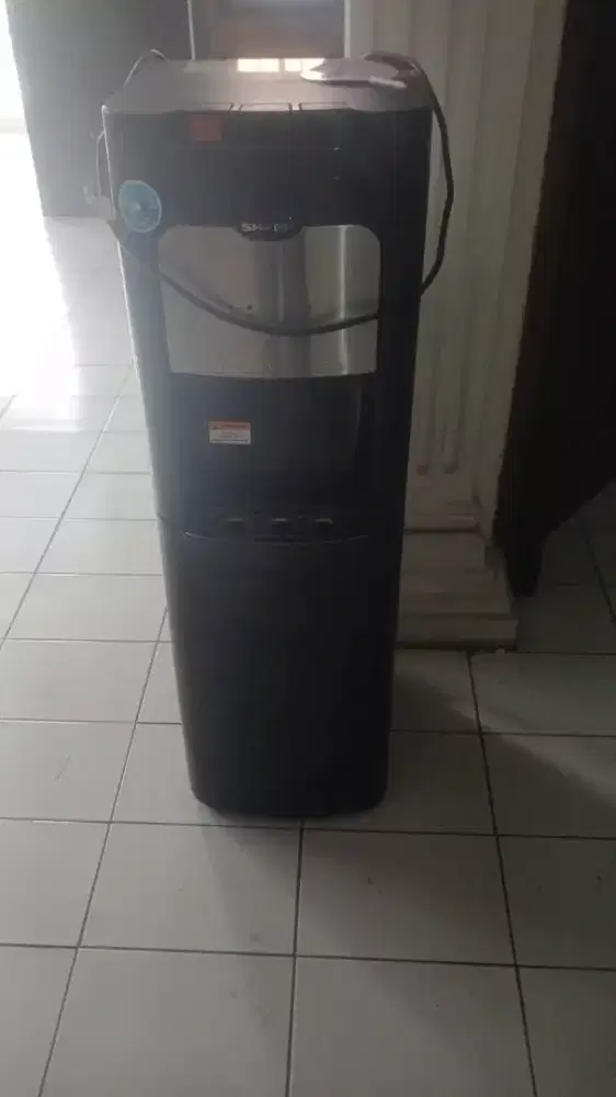 Dispenser sharp galon bawah