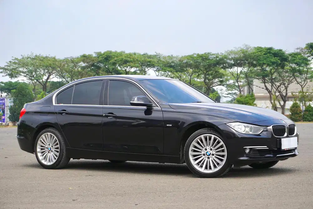 Istimewa ! 328i Luxury Hitam 2015