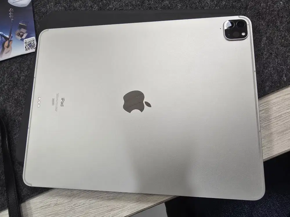 iPad Pro 12.9 M1 Cellular iBox - Fullset Magic Keyboard - Jujur & Resm