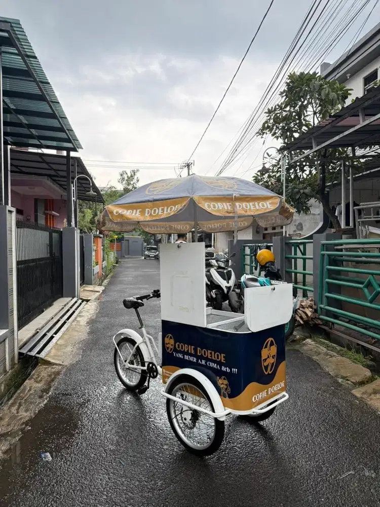 Dijual Gerobak & Cup & Tutup ( -+ 800pcs ) ex kopi keliling