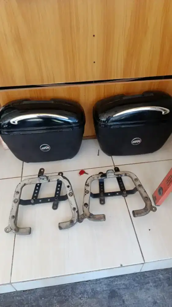 Dijual cepat dan murah Sidebox Givi E21