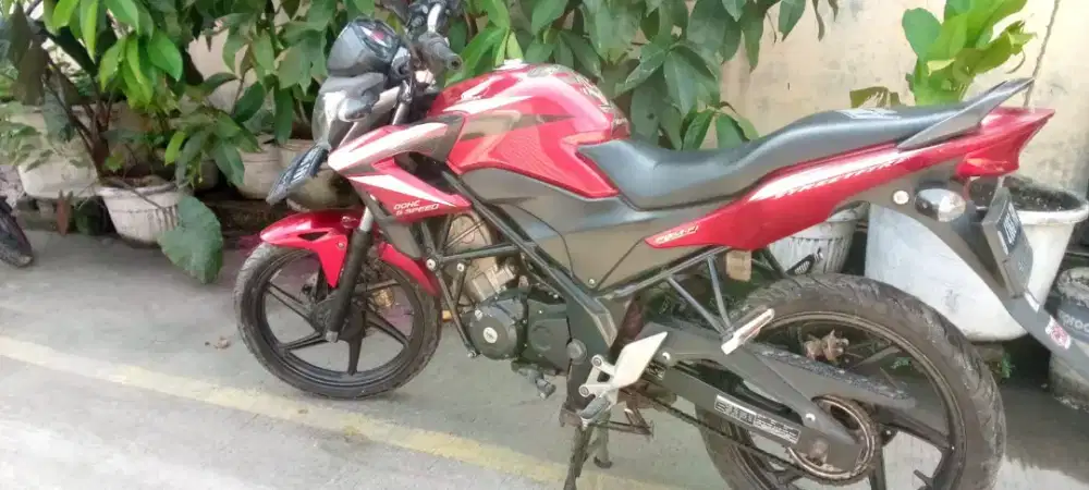JUAL MURAH  MOTOR HONDA CB150R