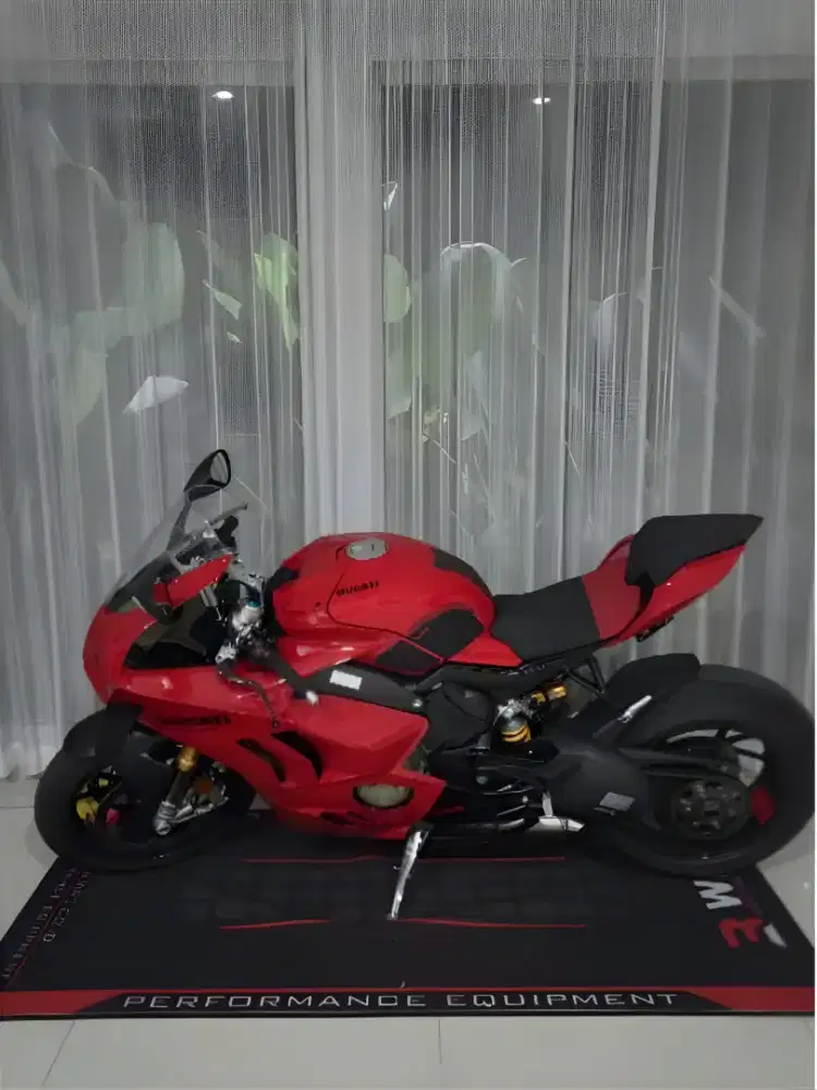 FOR SALE!! Ducati Panigale V4S 2023