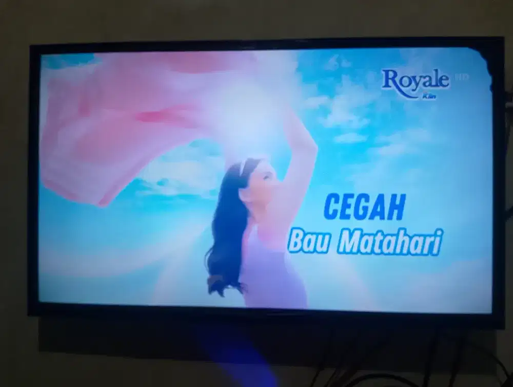 TV DIGITAL SAMSUNG 32 DAN TV ANALOG AKARI 20