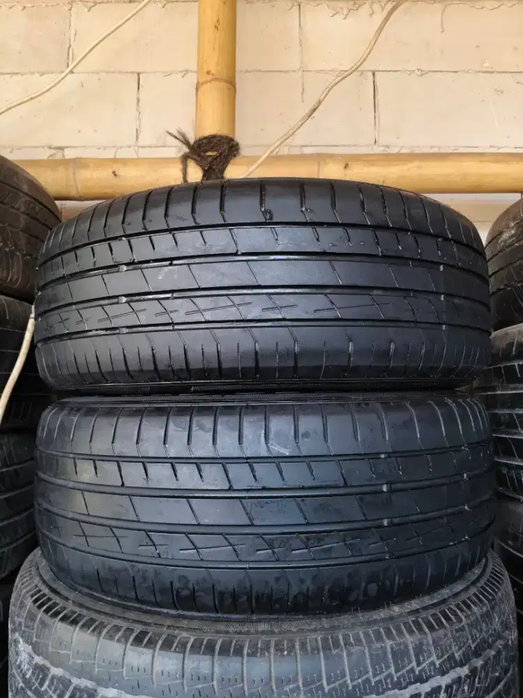 2 buah Ban mobil ukuran 225/60 R17 ketebalan 90% tahun 2025 mulus