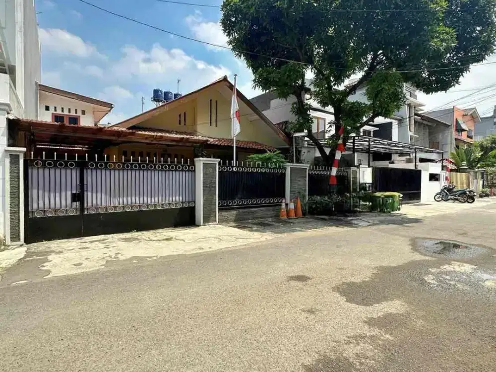 Rumah Di Kebayoran Baru Dekat SCBD – LT 270 m², SHM Good Deal