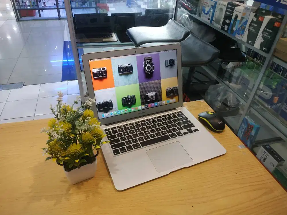 MACBOOK AIR 2017 DIJUAL CORE i5 RAM 8GB SSD 128GB