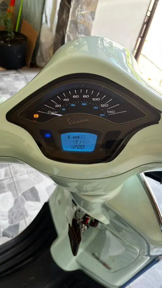 Vespa Primavera matic KM sangat rendah