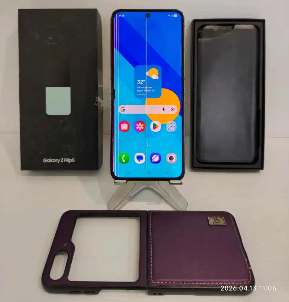 Samsung Z Flip 5 5G 8/512 Gb Likenew 98% (Minus Lighsaber) bs TT/BT..