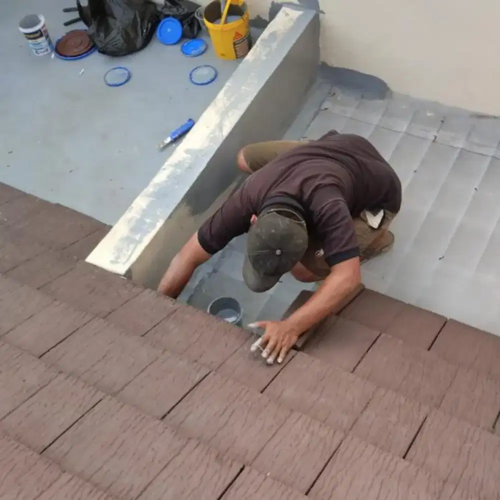 Tukang atap bocor dan renovasi rumah.