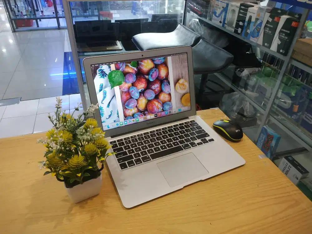 MACBOOK AIR 2017 DIJUAL CORE i5 RAM 8GB SSD 256GB