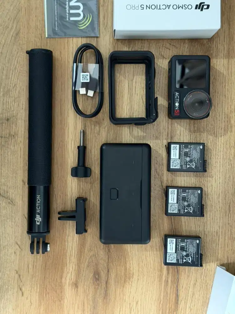 DJI Osmo Action 5 Pro Adventure Combo