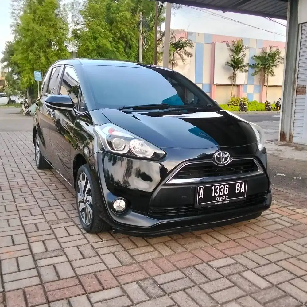 Toyota Sienta V 2017 AT Hitam Metalik