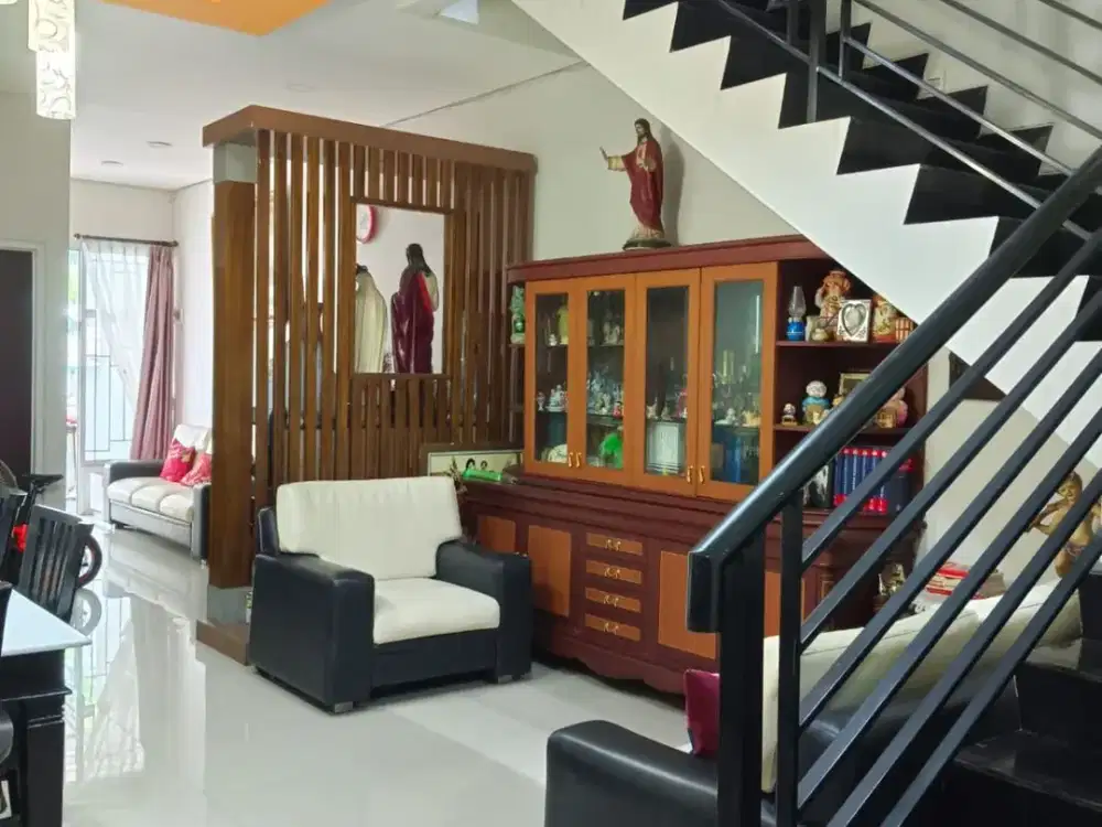DIJUAL Rumah 3 lantai BAGUS,MURAH, strategis  di Kelapa molek,Kelapa Gading