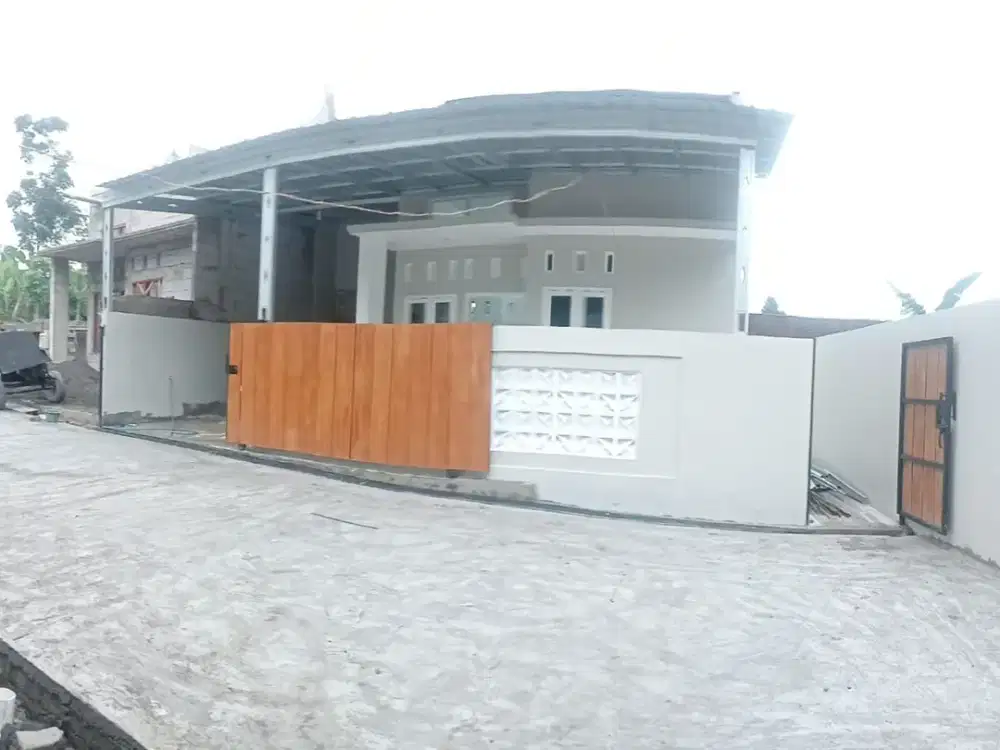 DIJUAL RUMAH BARU SIAP HUNI DEKAT KLINIK PRATAMA SHAQI, POLSEK SAYEGAN, PEMDA SLEMAN DI MARGOMULYO, SEYEGAN, SLEMAN