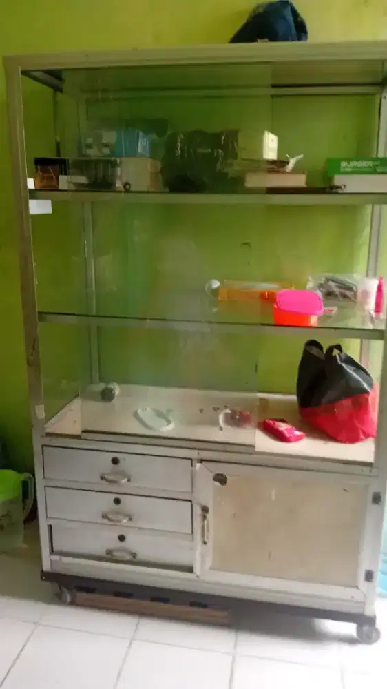 Etalase bekas masih baguss