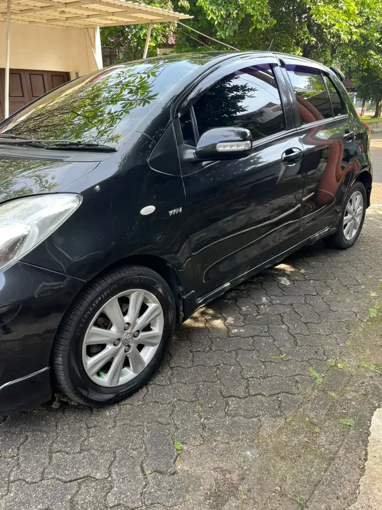 Toyota Yaris 1.5 E AT 2011 – Hitam – Siap Pakai!