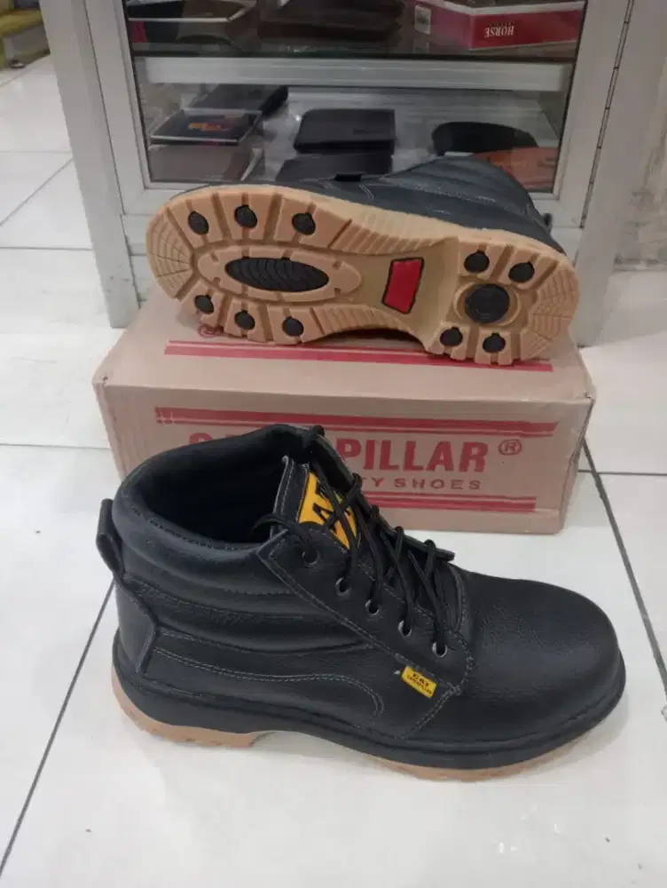 Sepatu boot safety kulit