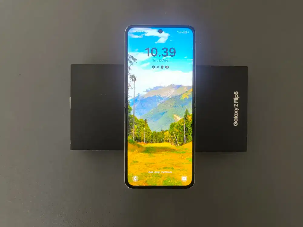Samsung Galaxy Z Flip 5 8/512 - Fullset Istimewa, Ex Garansi Resmi