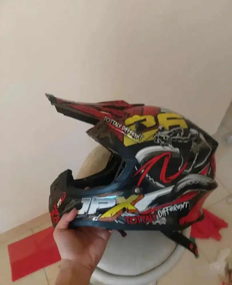JUAL CEPAT BU HELEM CROSS KLX DAN HELEM KYT BAGUS SIAP PAKAI TERMURAHH