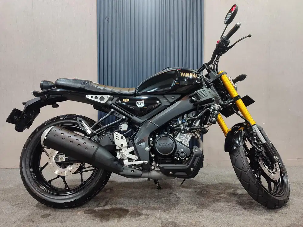 YAMAHA XSR 155 hitam 2024 istimewa mulus terawat siap pakai...