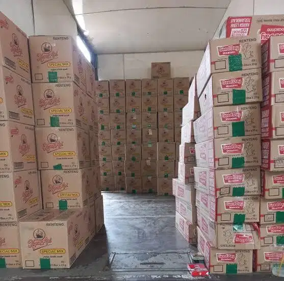 Kuli angkut agent sembako