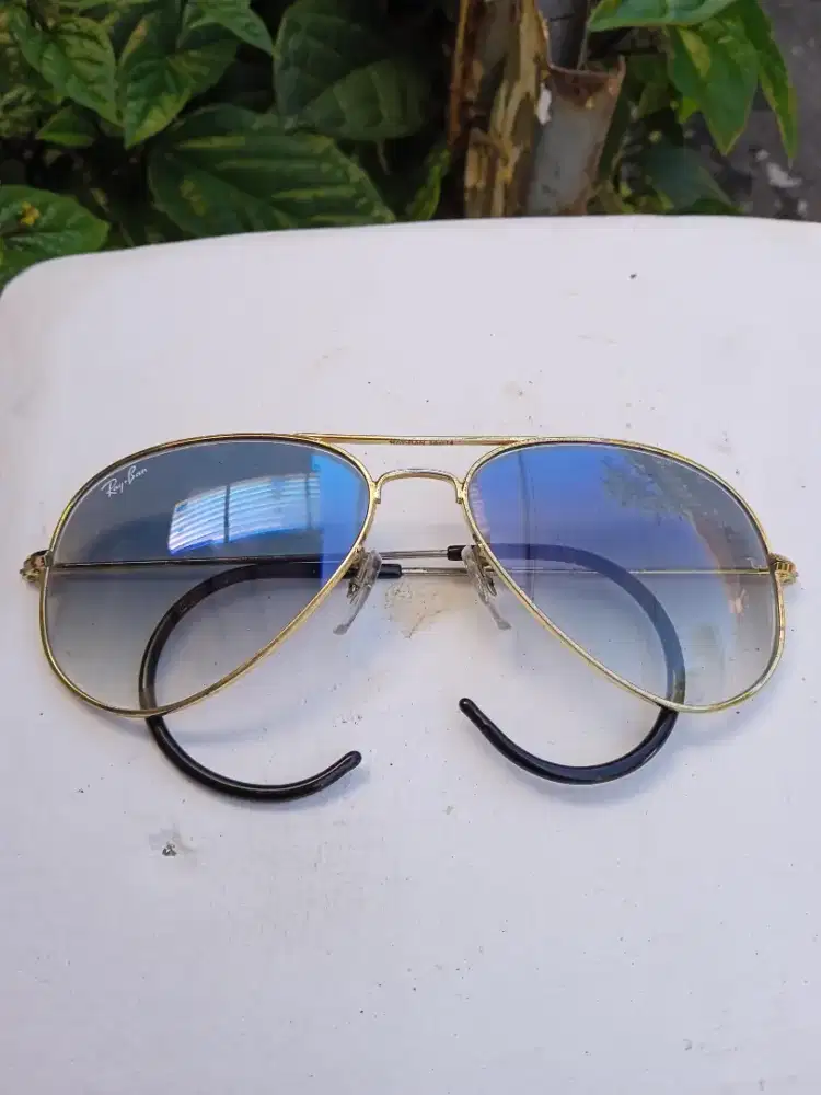 Kacamata Ray-Ban lensa kaca biru gradasi