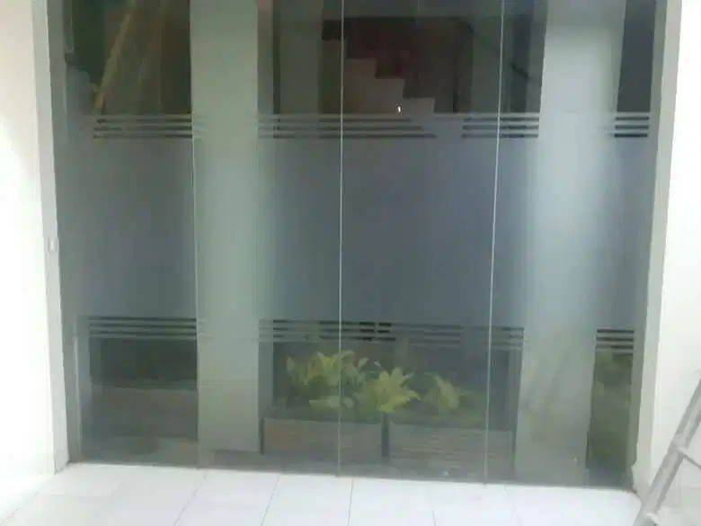 kaca film rumah gedung KacaFilm tolak panas stiker Sanblast jendela