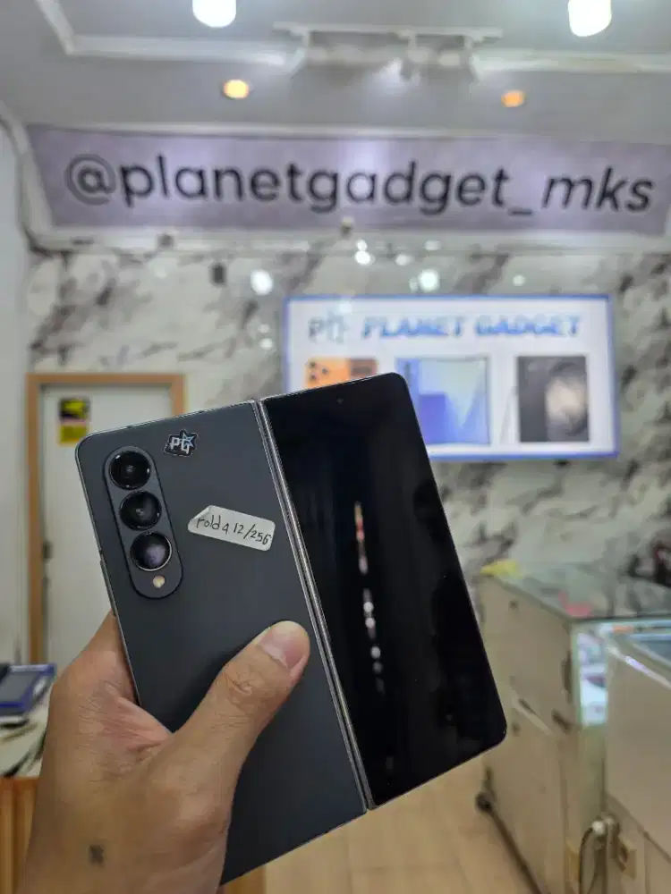 Samsung fold 4 12/256 gb