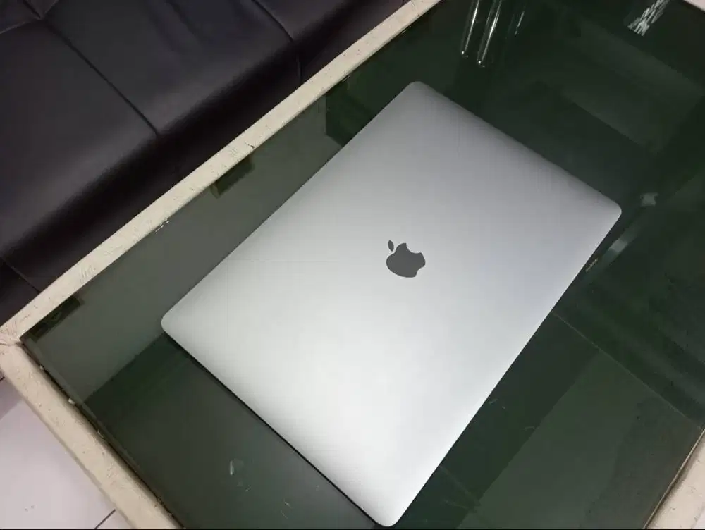 Macbook Pro 2018 Dual VGA Core I7 RAM 16GB Touchbar Layar 15 Inch