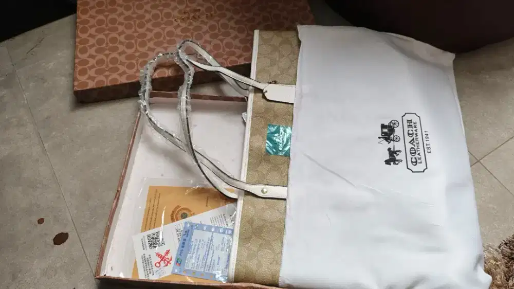 Jual tas coach tote bag series white chocolate